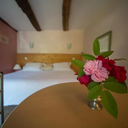 D'hotes La Source Aveyron 3* Saint-André-de-Najac